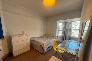6 bed house, North Road East, North Hill, Plymouth, PL46AN - Image 3